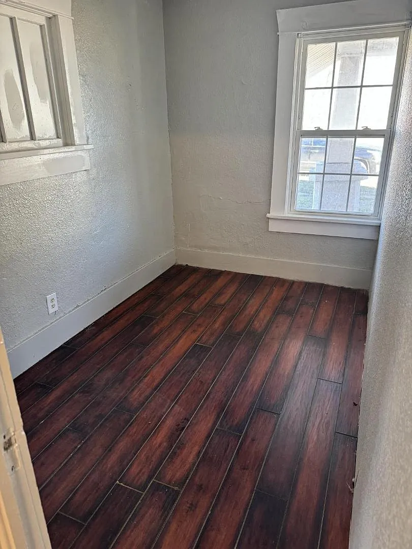 835 E Walnut St — Photo 4