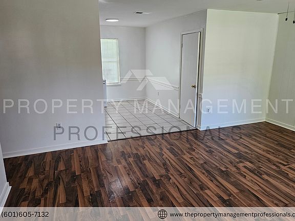 4th image of 1732 Brookhollow Cir