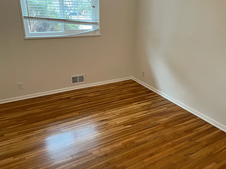 3605 Martin Dr — Photo 23