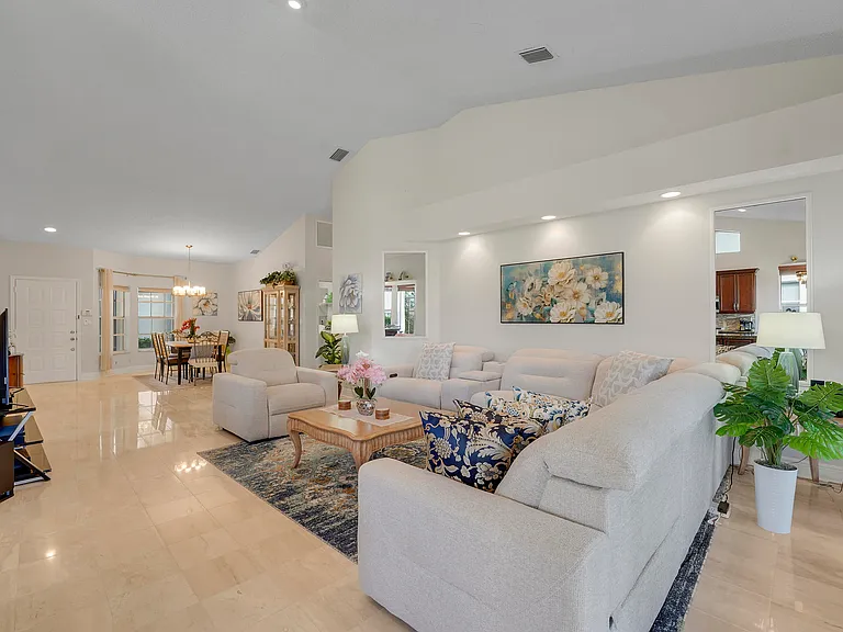 7136 Ashford Ln — Photo 16