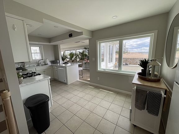 3rd image of 23 Jamaica Ct