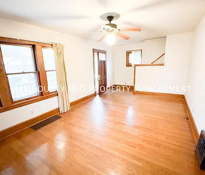 1051 Brown St — Photo 4