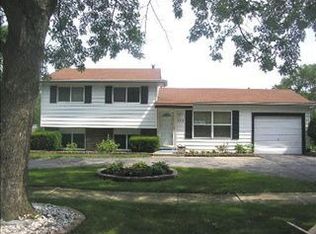 225 Kenilworth Dr, Bolingbrook, IL