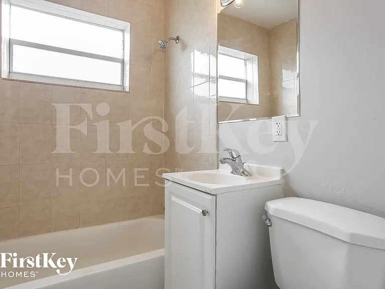 4531 NE 5th Ave — Photo 14