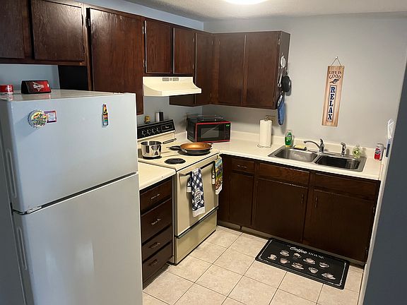 2nd image of 450 Woonasquatucket Ave #9