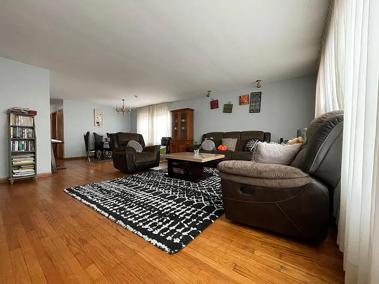 8333 Trumbull Ave #2 — Photo 20
