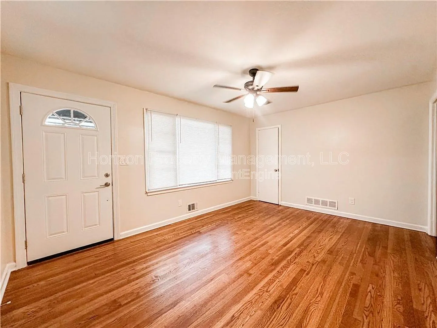4 bed, 2.0 bath, 1363 sqft, $1,895 — Photo 3