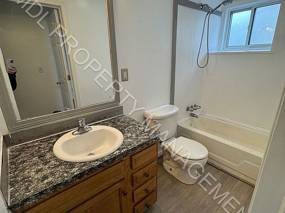 4th image of 820 N Oakley St