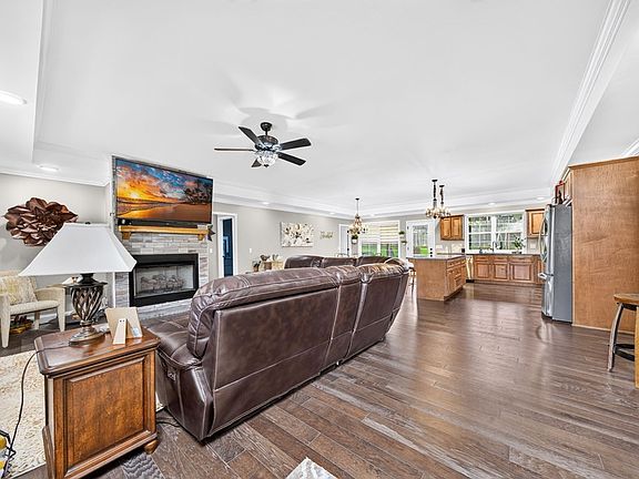 2nd image of 1700 Eagle Landing Dr
