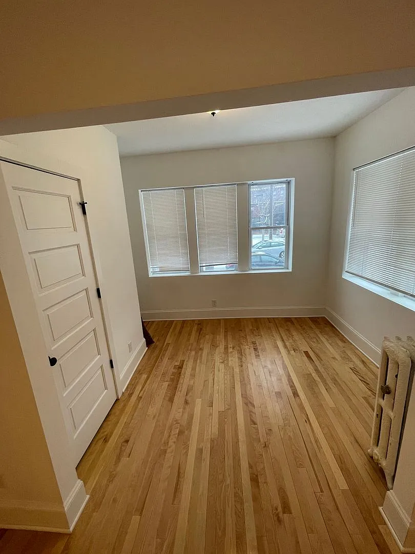 2118 Dupont Avenue S — Photo 3