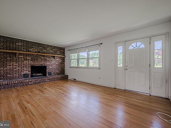 3rd image of 226 Acorn Dr