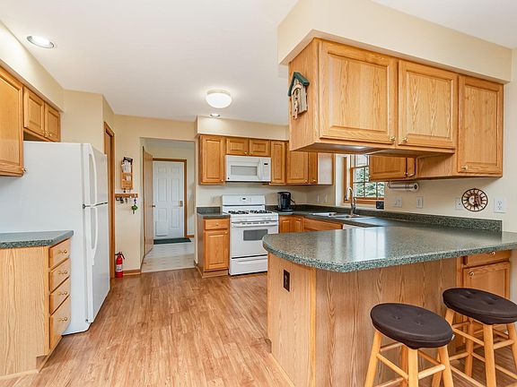 3rd image of 6835 Hupfer Rd