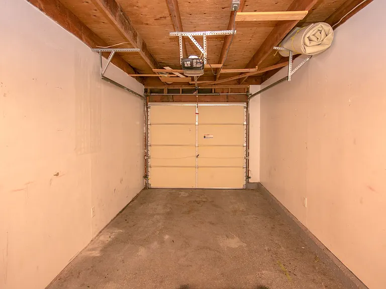 637 Beverly Pl — Photo 9