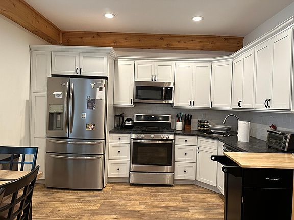 Eat In Kitchen/Combo Living Room