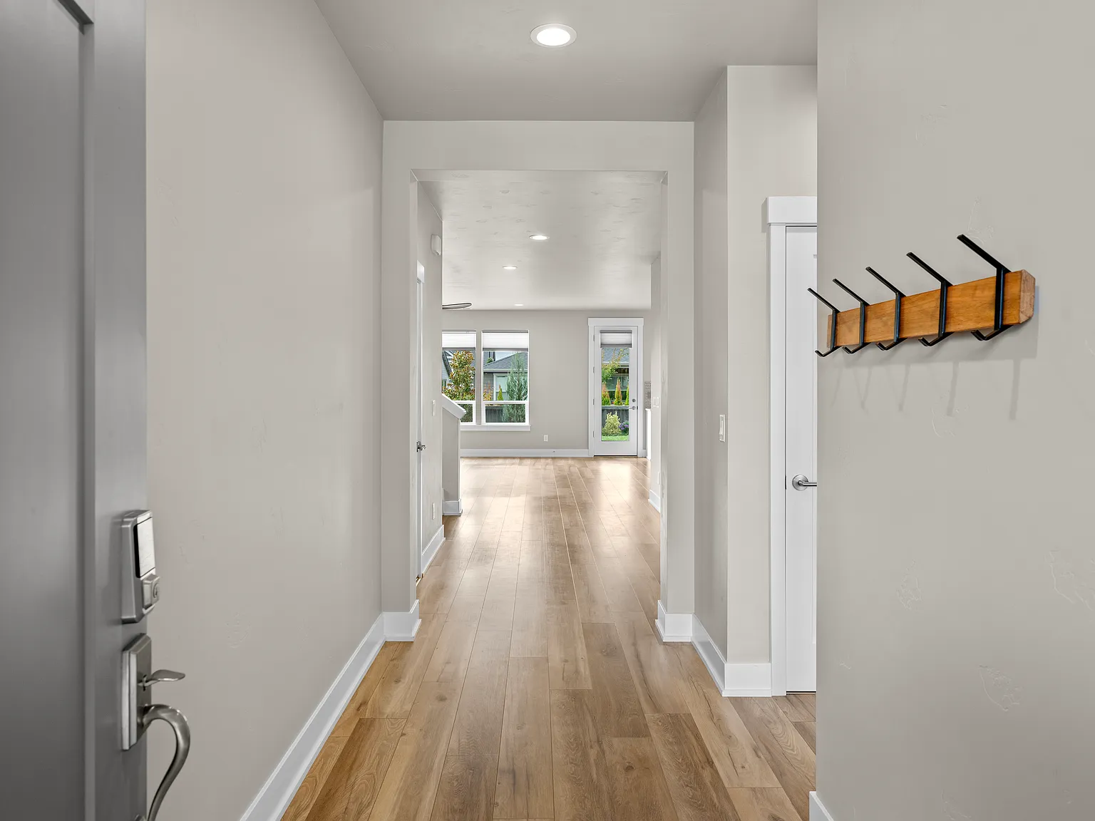5 bed, 2939 sqft, $4,950 — Photo 2
