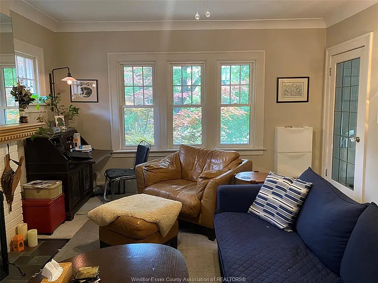 1389 Victoria Ave — Photo 8