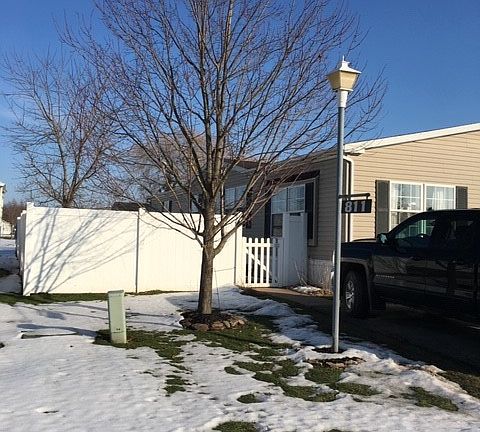 2nd image of 811 Stoneybrook Trl