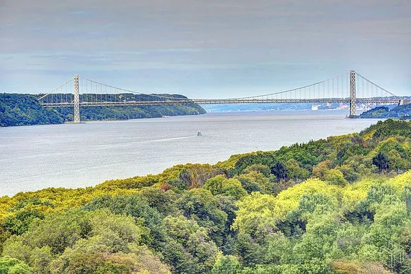 Rented by Halstead Real Estate | media 15