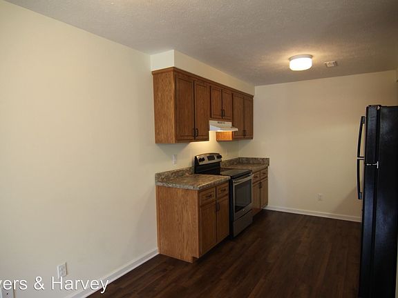 5th image of 910 Martin St APT 1