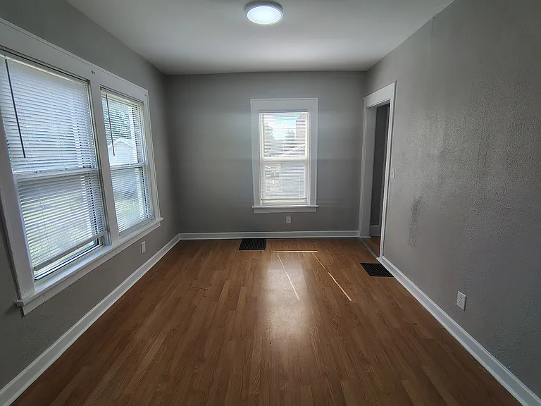514 Sheridan St — Photo 3