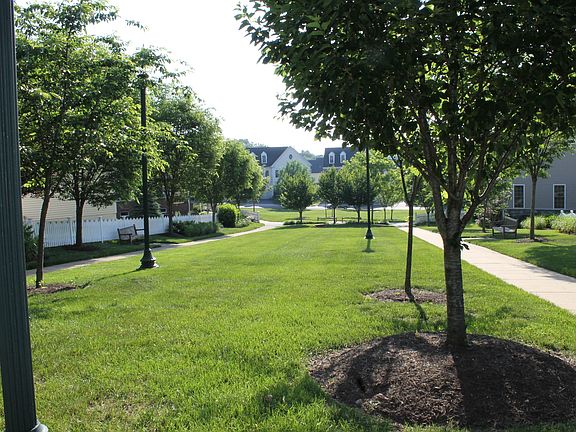 Side area open park space