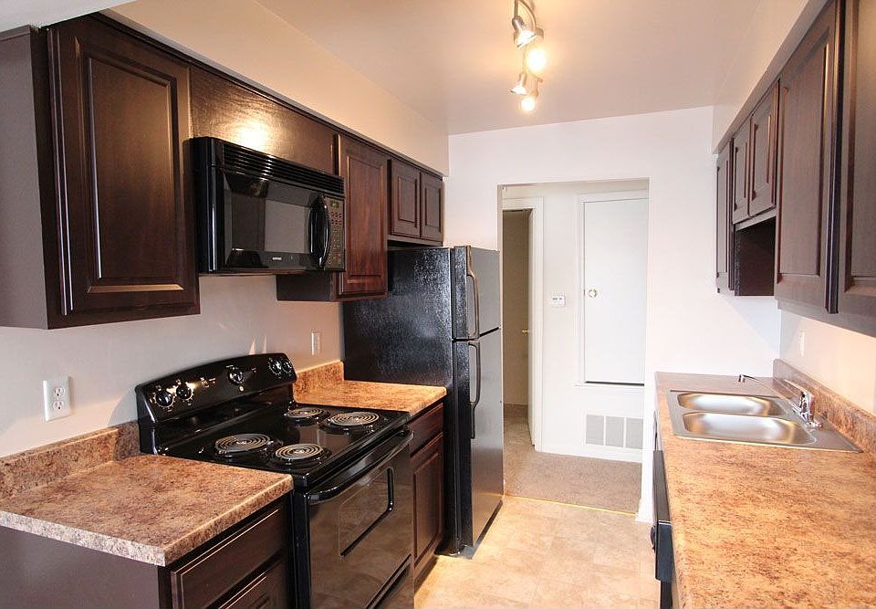 2nd image of 1723 Millers Ct