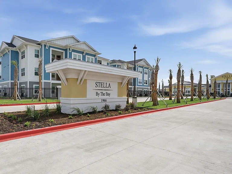 Stella by the Bay — Photo 1