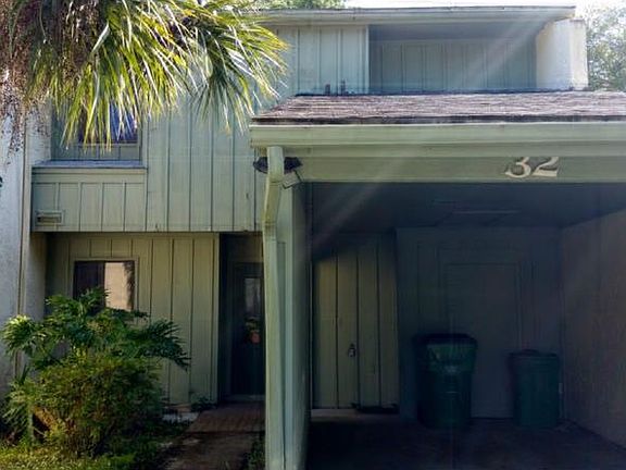 2nd image of 32 Saint Andrews Ct