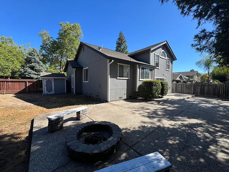 128 Ferrera Dr — Photo 11