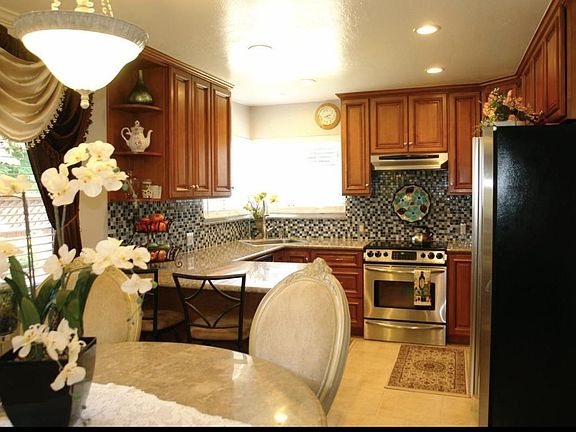 2nd image of 527 Hazel Dell Way