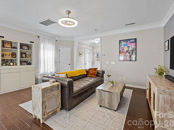 5th image of 5916 Carrollton Ln