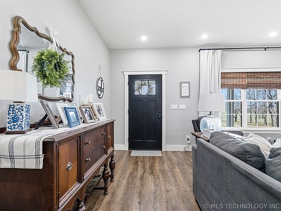 3rd image of 125 Enterprise Rd