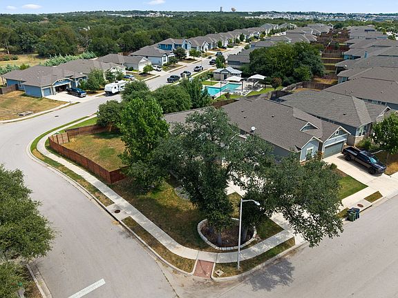 3rd image of 201 Trellis Blvd