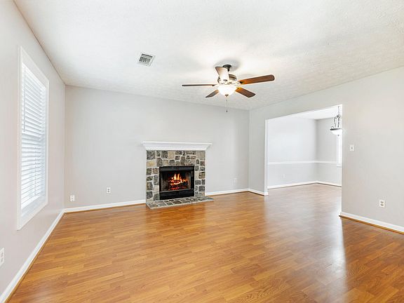 4th image of 3403 Greystone Dr