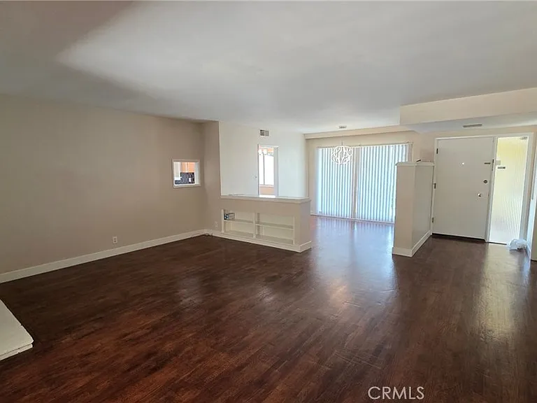 6034 S Kings Rd — Photo 7