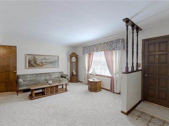 2nd image of 9926 Oakdell Dr