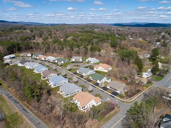 8 Silver Crest Ln #8, Greenfield, MA 01301