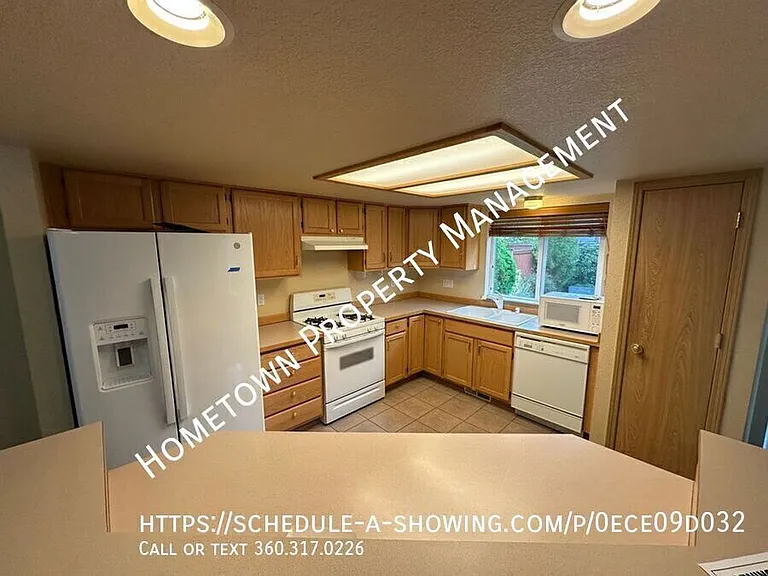 5407 Komachin Loop SE — Photo 10