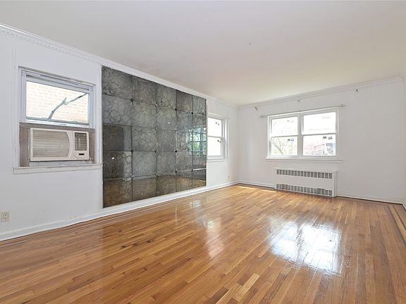 5th image of 6906 Utopia Pkwy