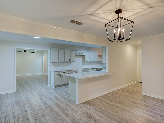 5th image of 9144 Laurie Ln