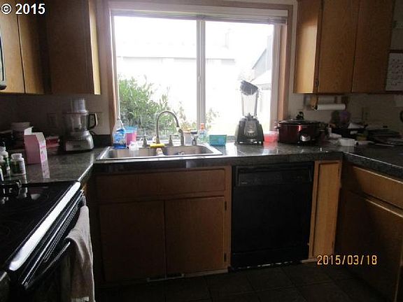 2nd image of 15700 NE 70th St