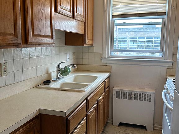 4th image of 3100 Englewood St #2