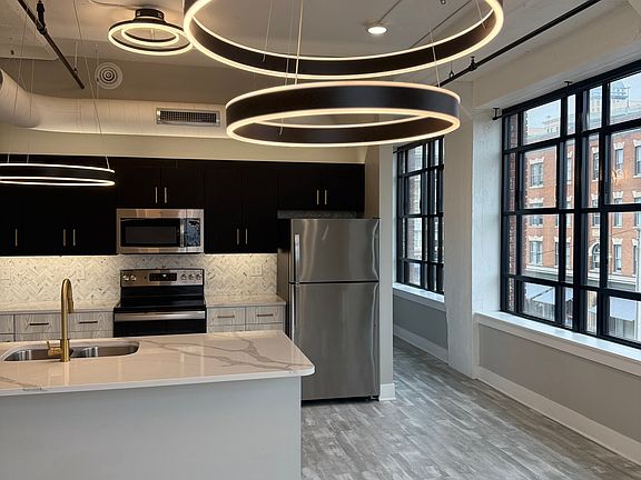 4th image of 221 S Ludlow St Unit 305