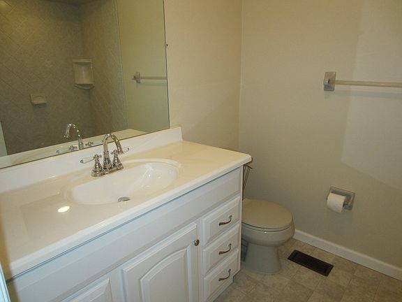 5th image of 107 Alicia Dr