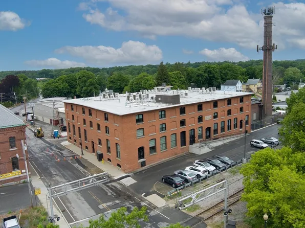 55 Sterling St #201, Clinton, MA 01510