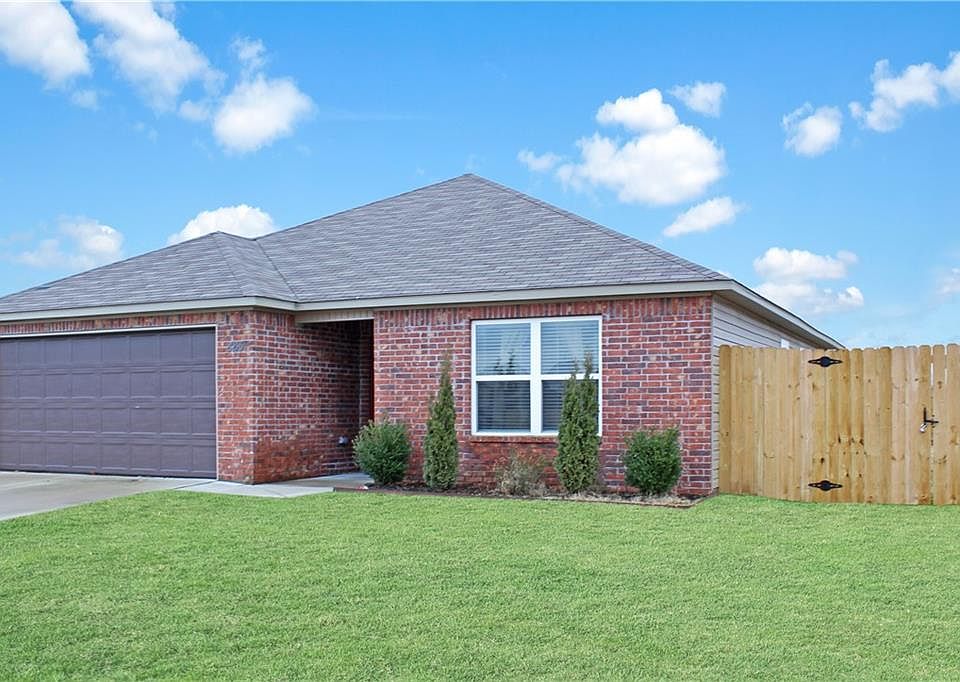 1st image of 885 Nw Evans Circle