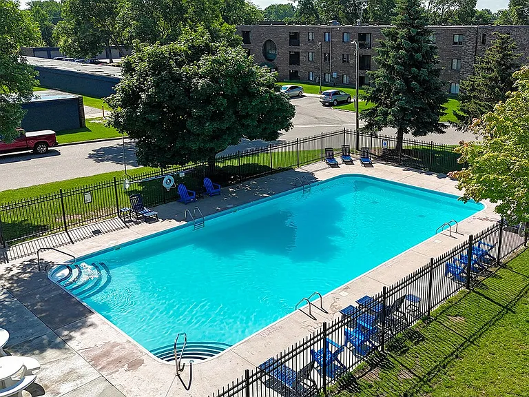 Outdoor Swimming Pool & Sundeck