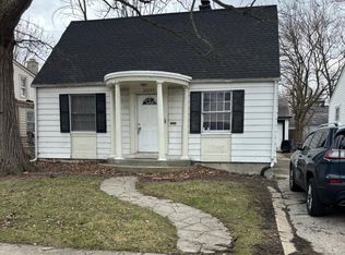 20644 Elkhart St, Harper Woods, MI 48225