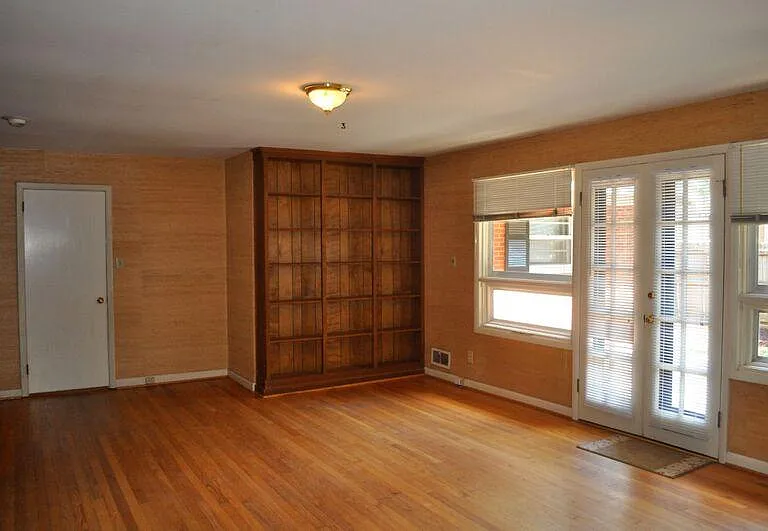 2309 Airline Dr — Photo 8