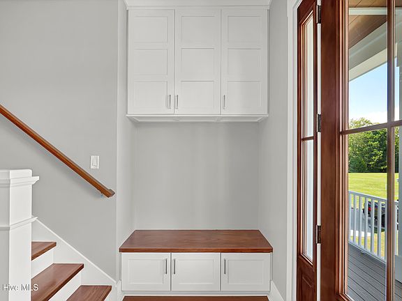 4th image of 828 Lake Willow Way